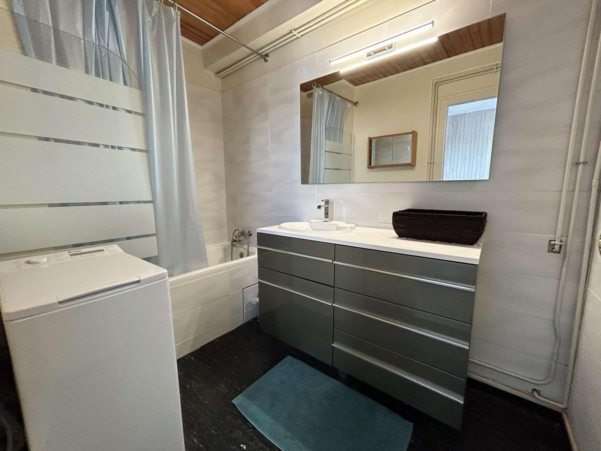 Calme Avec Tennis Privatif, Proche A - Fr-1-245-194 Appartement *